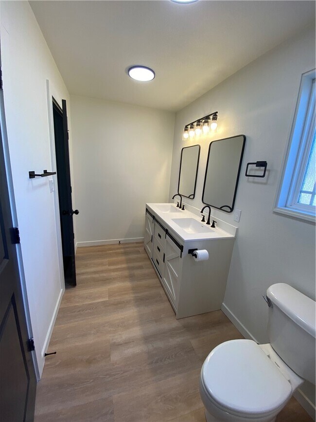 Building Photo - 6668 W Wedington Dr