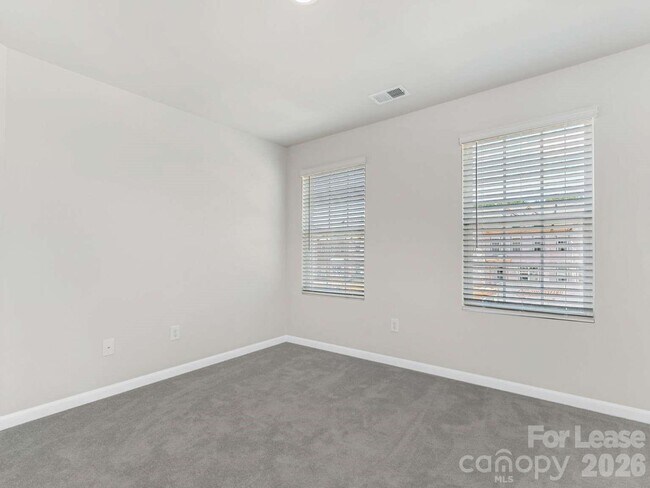 Building Photo - 15741 Country House St