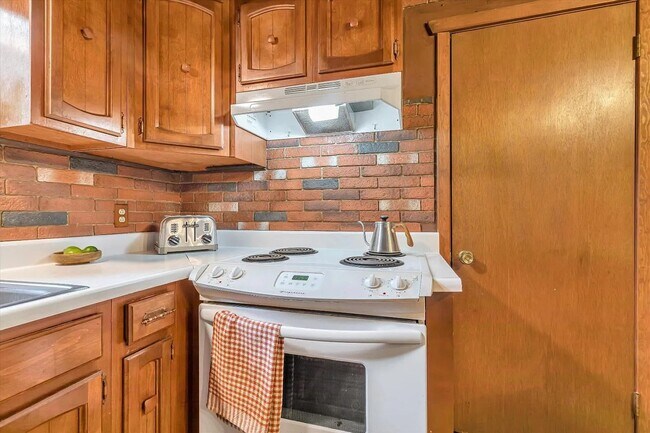 Building Photo - Picturesque, Pet Friendly, with Garage and...