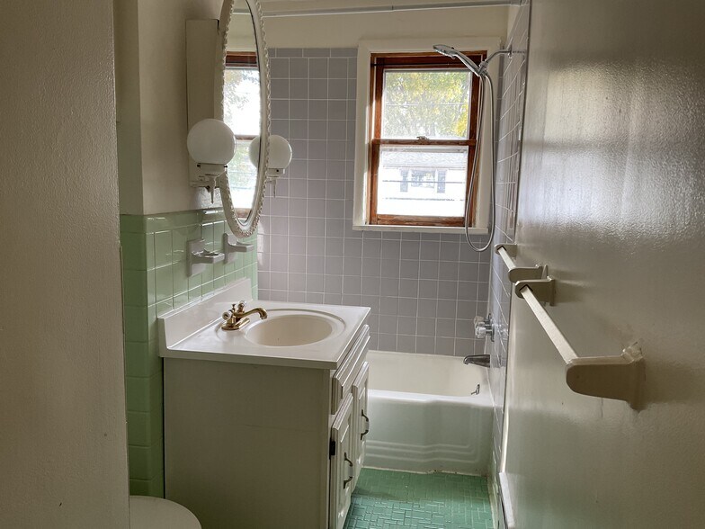 Building Photo - 211 Magnolia Ave