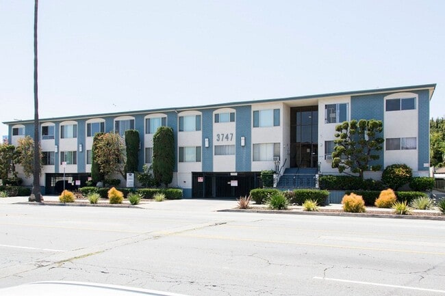 Building Photo - 3747 Sepulveda Blvd