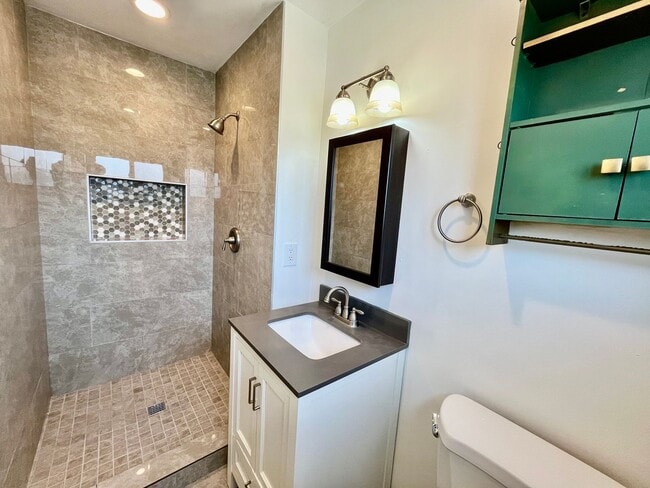 Building Photo - Beautiful 3B 2BA Home in Paradise Hills