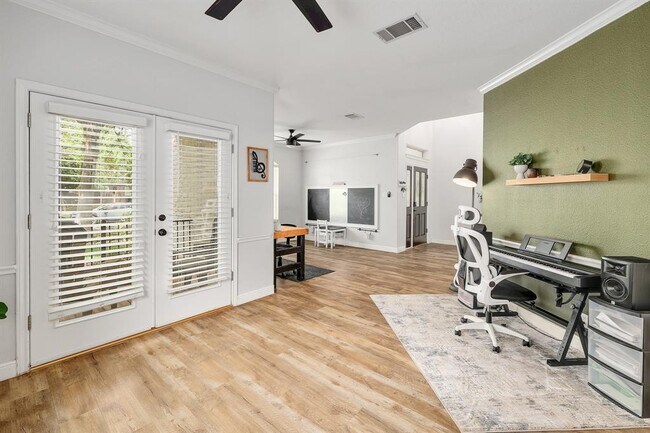 Building Photo - 3019 Plantation Dr
