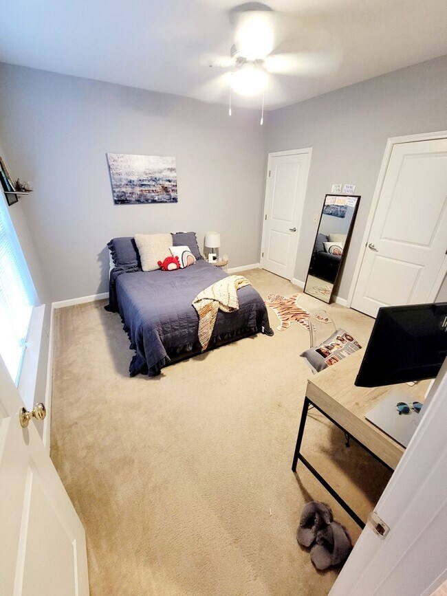 Building Photo - 102 Campus Walk Trl