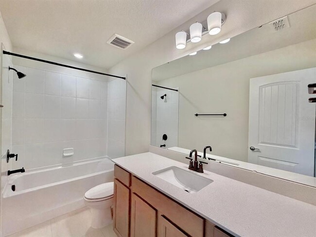 Building Photo - 6985 Oak Commons Way