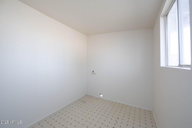 Building Photo - 310 2nd St