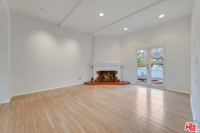 Building Photo - 630 Alta Dr