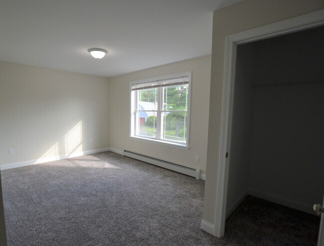 Master Bedroom - 450 Brewer Lake Rd