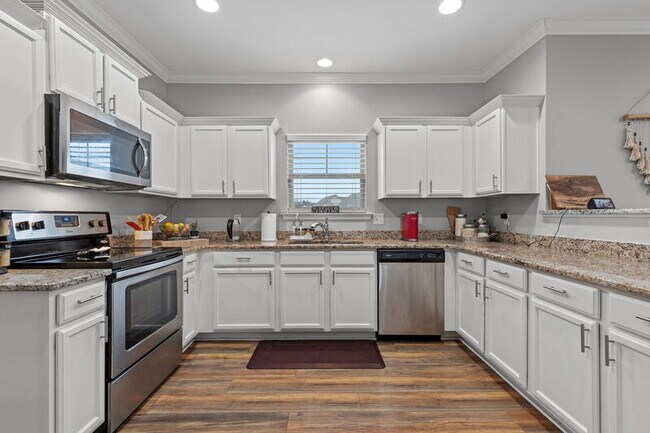 Building Photo - 3213 Mapleside Ln