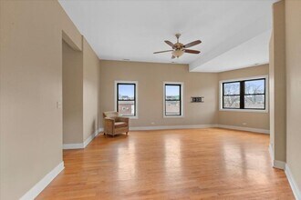 Building Photo - 3 bedroom in Chicago IL 60642