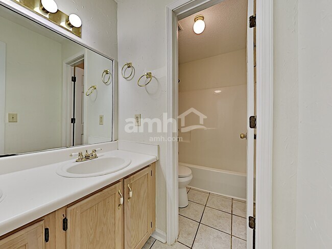 Building Photo - 507 Johnny Bench Cove