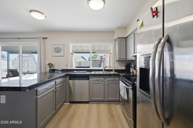 Building Photo - 2329 E Concorda Dr