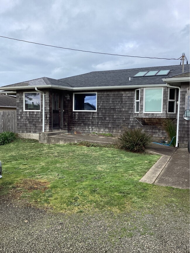 Building Photo - 1118 SW Southmayd Ln