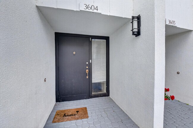 Building Photo - 3604 Bridgewood Dr