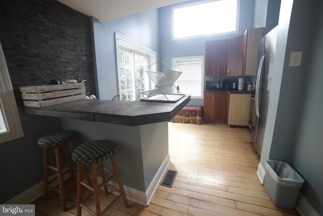 Building Photo - 908 New Market St