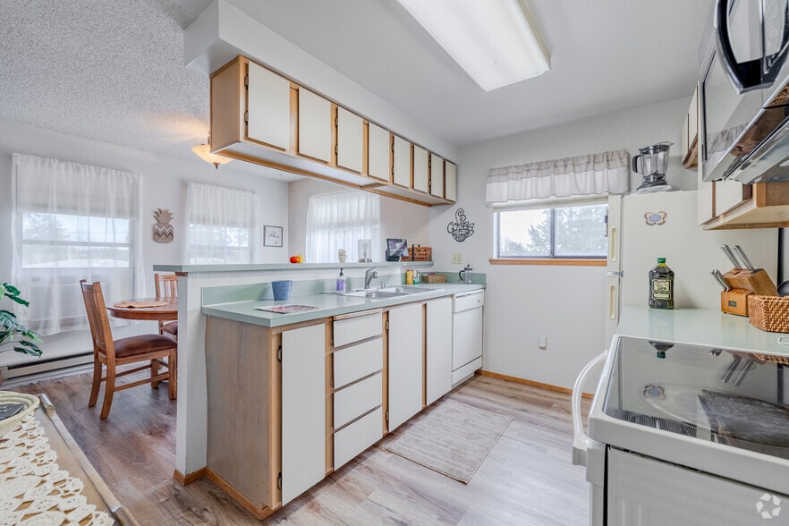 Alameda Unit - 2BR, 1.5BA - 980SF - Kitchen - Alameda West Apartments