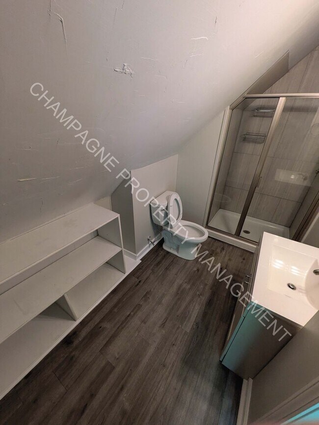 Building Photo - 3 Bedroom Home, conveniently located near UMKC!