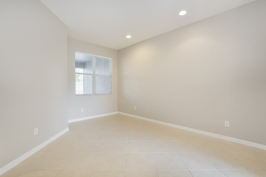 Building Photo - 1304 Travertine Terrace