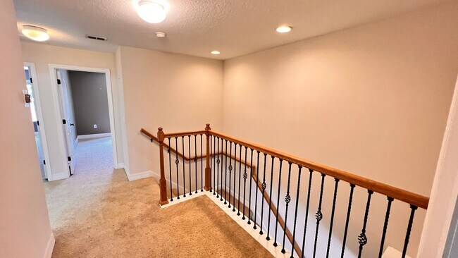 Building Photo - Charming 3-Bedroom Townhome in Oviedo – La...