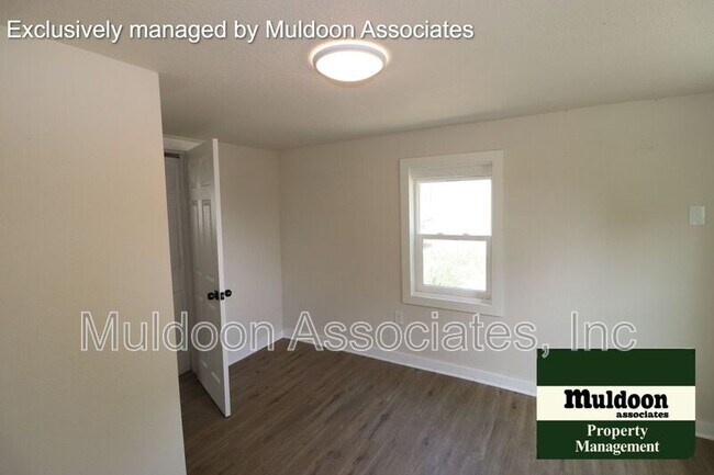 Building Photo - 2125 E 8th St
