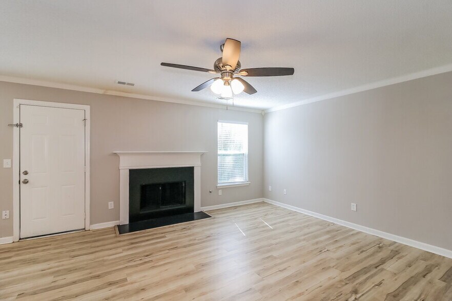 Building Photo - 5884 Bluegrass View