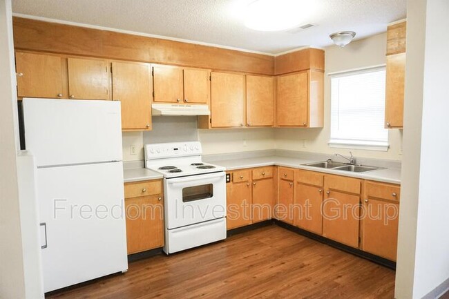 Building Photo - 735 Sanquine Way