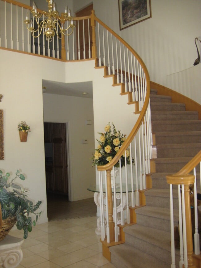 Building Photo - Large corner lot, 4 bedroom with Pool/Spa