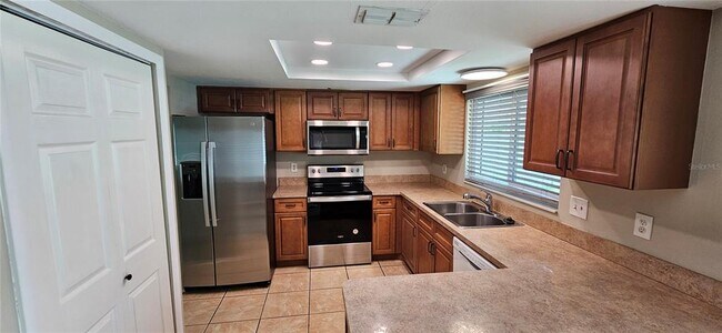 Building Photo - 2842 Indianwood Dr