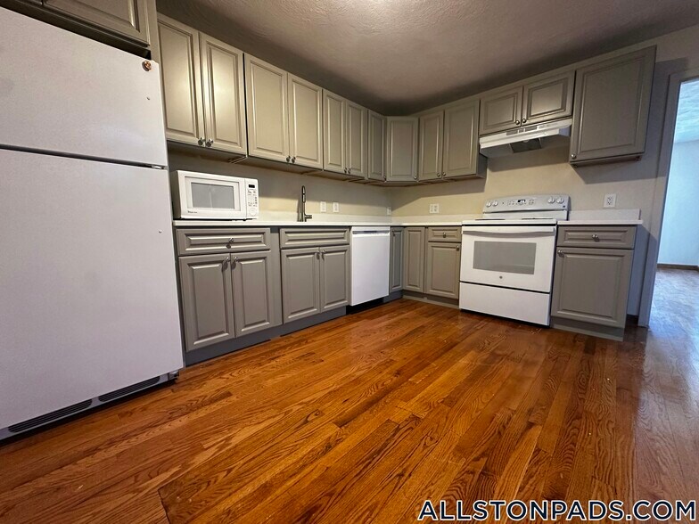 Building Photo - 1110 Commonwealth Ave