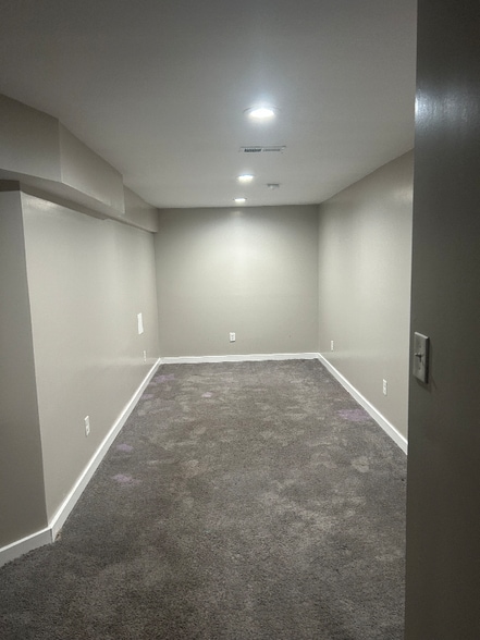 Building Photo - 6317 N Norwood St