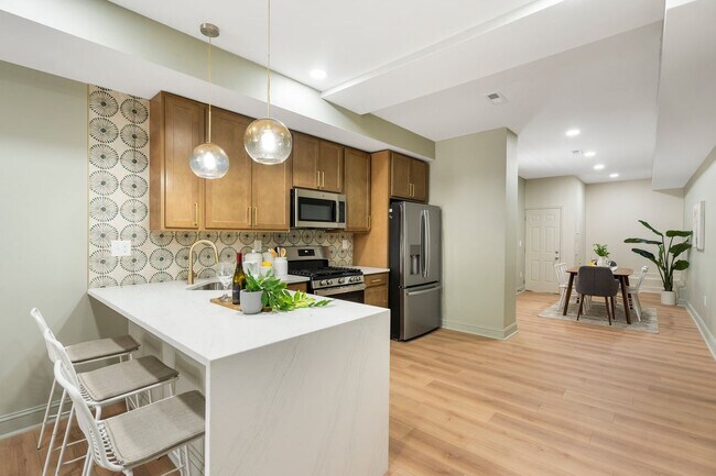 Building Photo - Beautiful 3 Bedroom 4 Bathroom East Baltim...