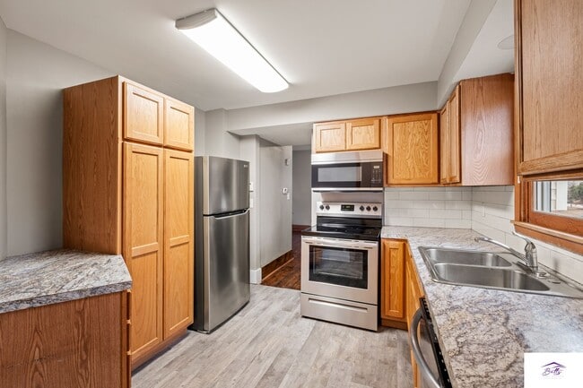 Building Photo - WELCOME HOME!