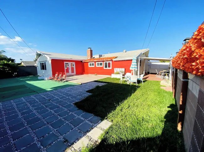 Building Photo - 8871 Belmont St