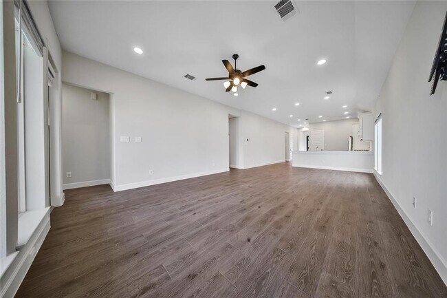 Building Photo - 615 Sand Branch Dr