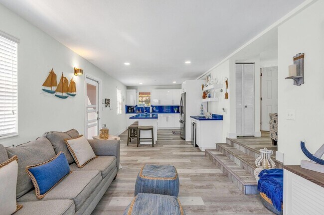 Building Photo - 136 Sable Palm Ln