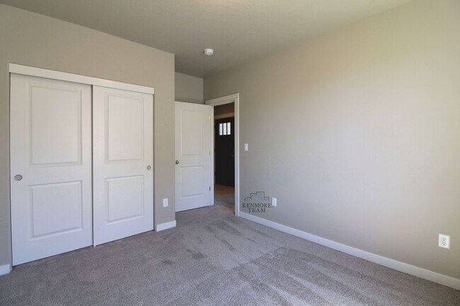 Building Photo - 4718 Philippi Dr