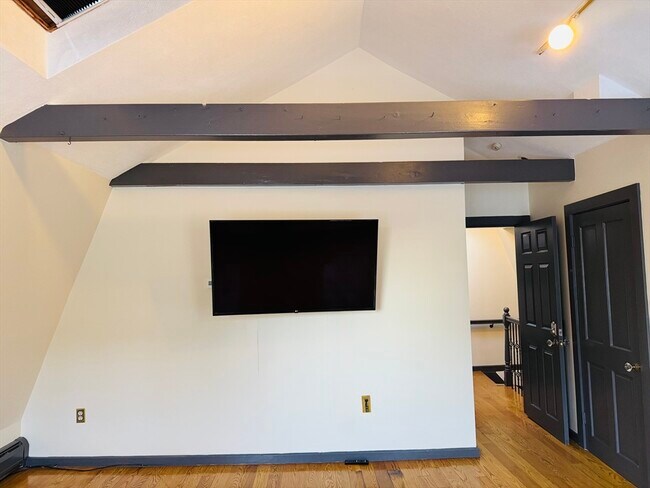 Building Photo - 125 Essex St