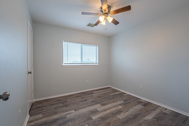 Building Photo - 6247 Elton Knolls St