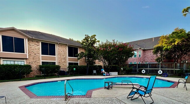 Building Photo - 1311 Antoine Dr