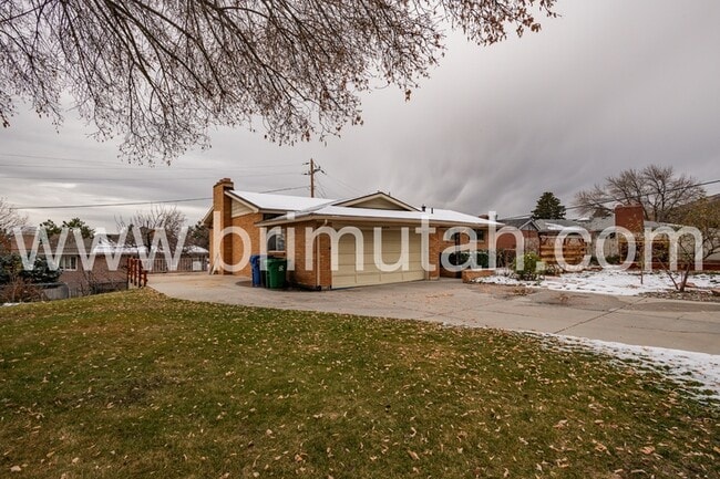 Building Photo - 3608 Eastwood Dr