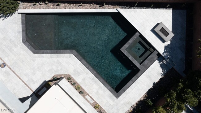 Building Photo - 1 Garden Shadow Ln