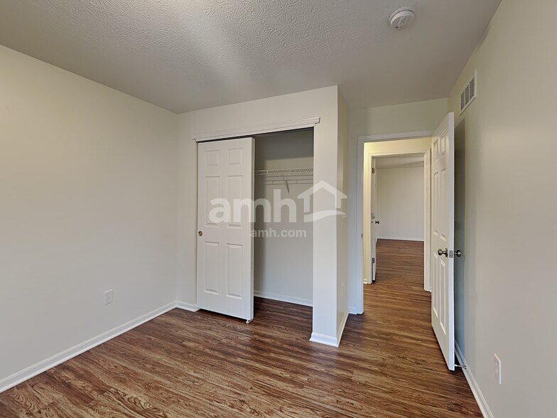 Building Photo - 7888 Edgewater Dr