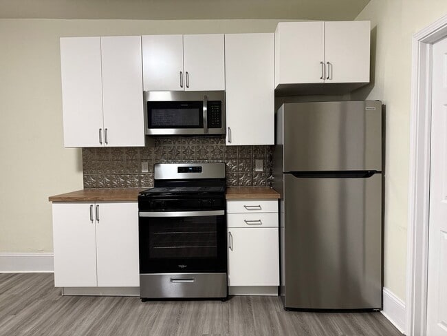 Building Photo - Updated 4BR House now showing!