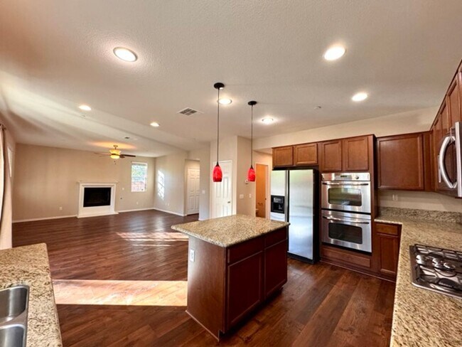 Building Photo - Beautiful Redhawk home located directly ac...