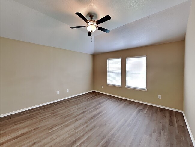 Building Photo - 719 Chase View Dr