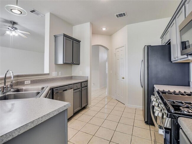 Building Photo - 305 Dana Dr