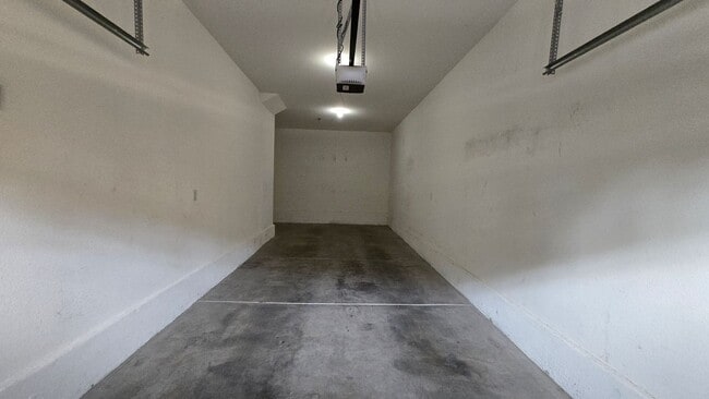 Building Photo - 3975 N Hualapai Way