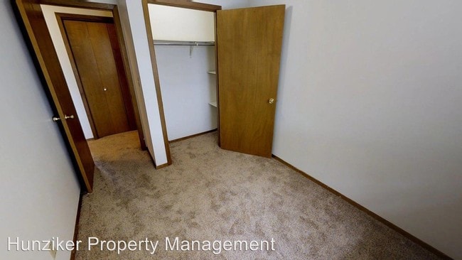 Building Photo - 211 S Sheldon Ave