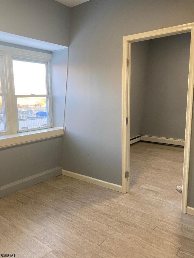 Building Photo - 133 Gregory Ave