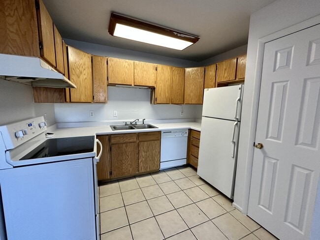 Building Photo - 1557 W 200 S